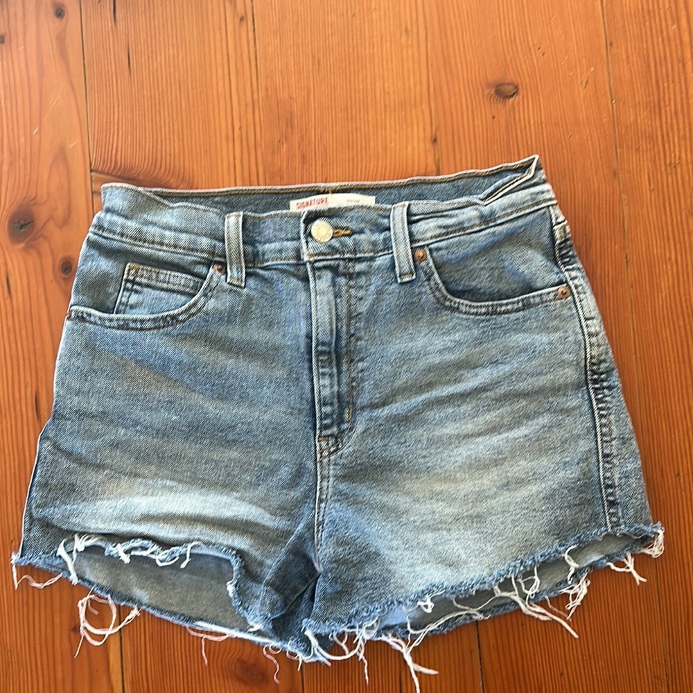 Signature Levi Strauss Heritage High‎ Rise Denim Shorts | 27 / 4 - Picture 2 of 6